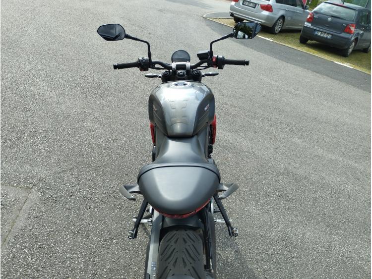 TRIUMPH TRIDENT 660 GRIS A2