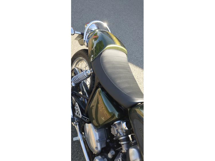 TRIUMPH THRUXTON 900
