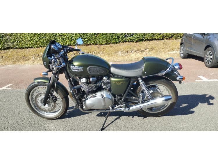 TRIUMPH THRUXTON 900