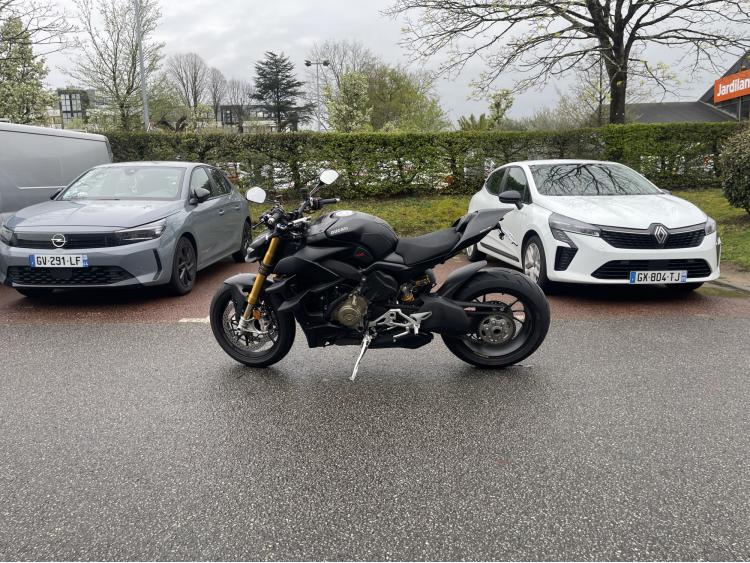 DUCATI STREETFIGHTER V4