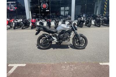 YAMAHA 600