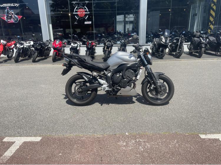 YAMAHA FZ6
