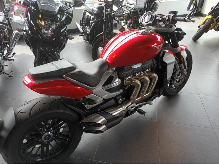 TRIUMPH ROCKET 3 R