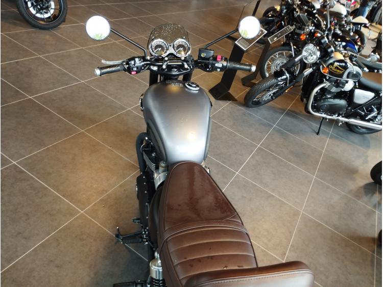 TRIUMPH Bonneville T120 Black grey