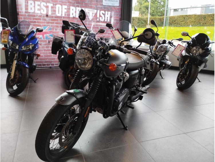 TRIUMPH Bonneville T120 Black grey