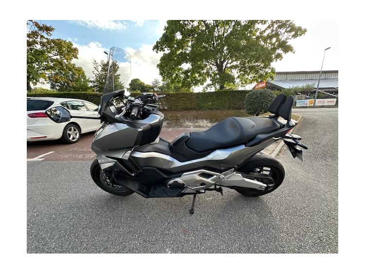 HONDA Forza 750