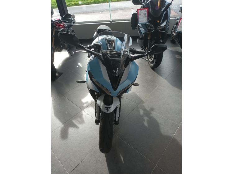 TRIUMPH 	DAYTONA 660