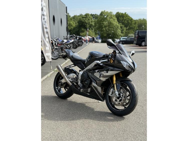 TRIUMPH DAYTONA 765 Moto 2