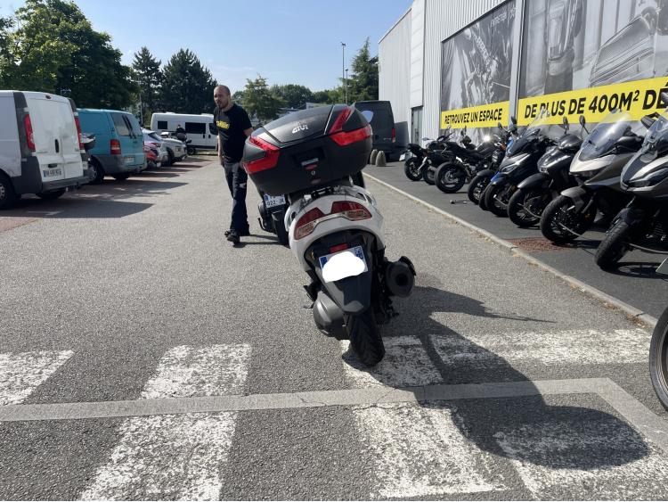 SUZUKI BURGMANN 400