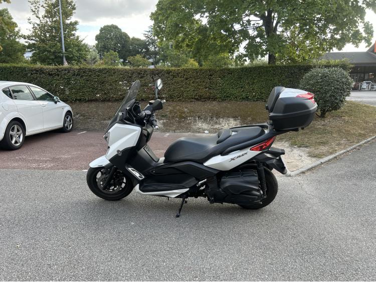 YAMAHA X-MAX 400