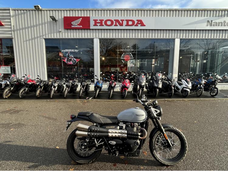 TRIUMPH STREET SCRAMBLER  900