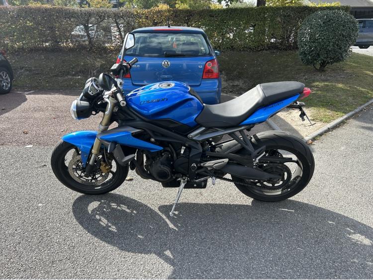 TRIUMPH STREET TRIPLE 675