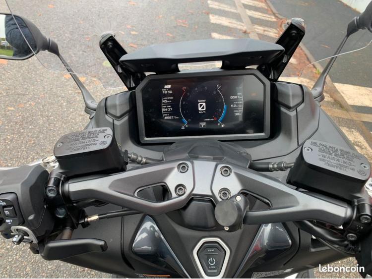 YAMAHA XP560D T-MAX 560 LIGNE AKRAPOVIC TOP CASE