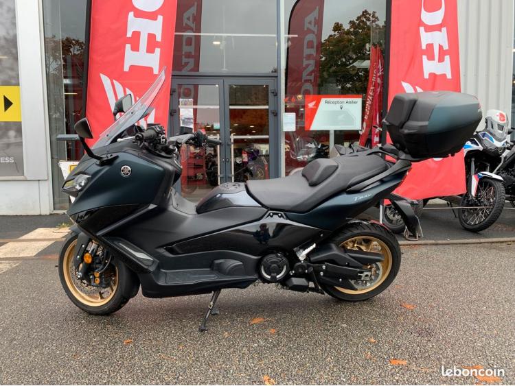 YAMAHA XP560D T-MAX 560 LIGNE AKRAPOVIC TOP CASE