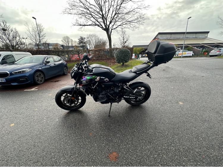 YAMAHA MT-07 + KIT DECO + LIGNE AKRAPOVIC RACING Bridée A2
