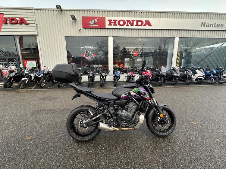 YAMAHA MT-07 + KIT DECO + LIGNE AKRAPOVIC RACING Bridée A2