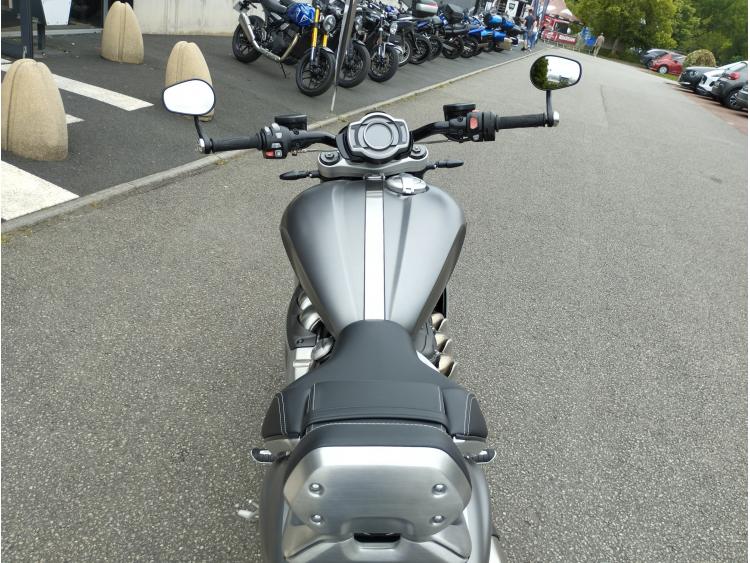 TRIUMPH ROCKET 3 R