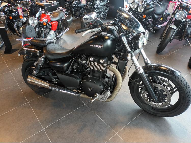 TRIUMPH THUNDERB. STORM