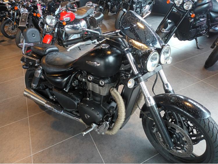 TRIUMPH THUNDERB. STORM