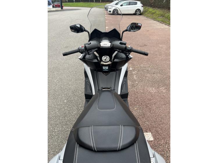 KYMCO AK 550