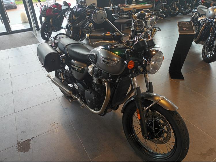 TRIUMPH Bonneville T100 GOLD LINE Edition