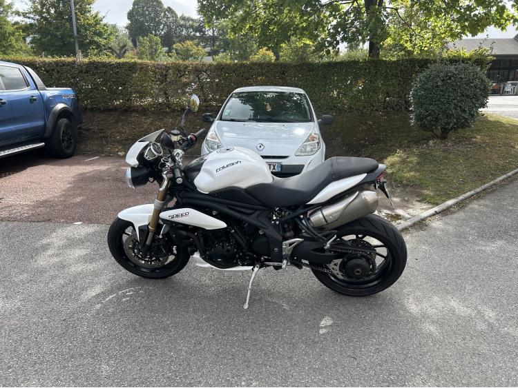 TRIUMPH SPEED TRIPLE