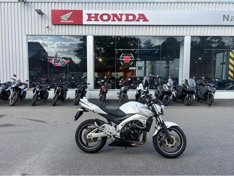 SUZUKI GSR600