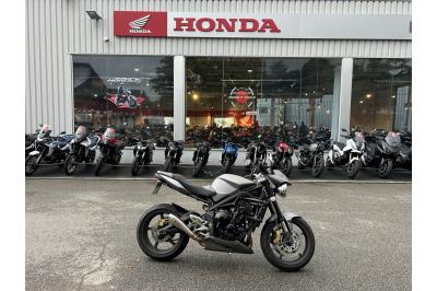 TRIUMPH STREET TRIPLE 675