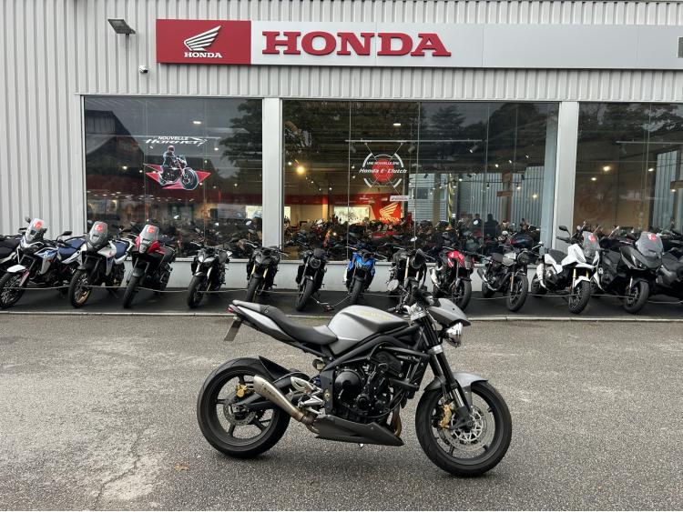 TRIUMPH STREET TRIPLE 675